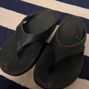 Used Black Oofos Flip Flops Thong Slippers